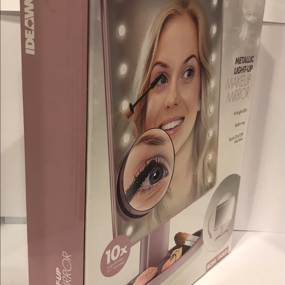 Metallic light-up Makeup Mirror - Picture 3 of 6